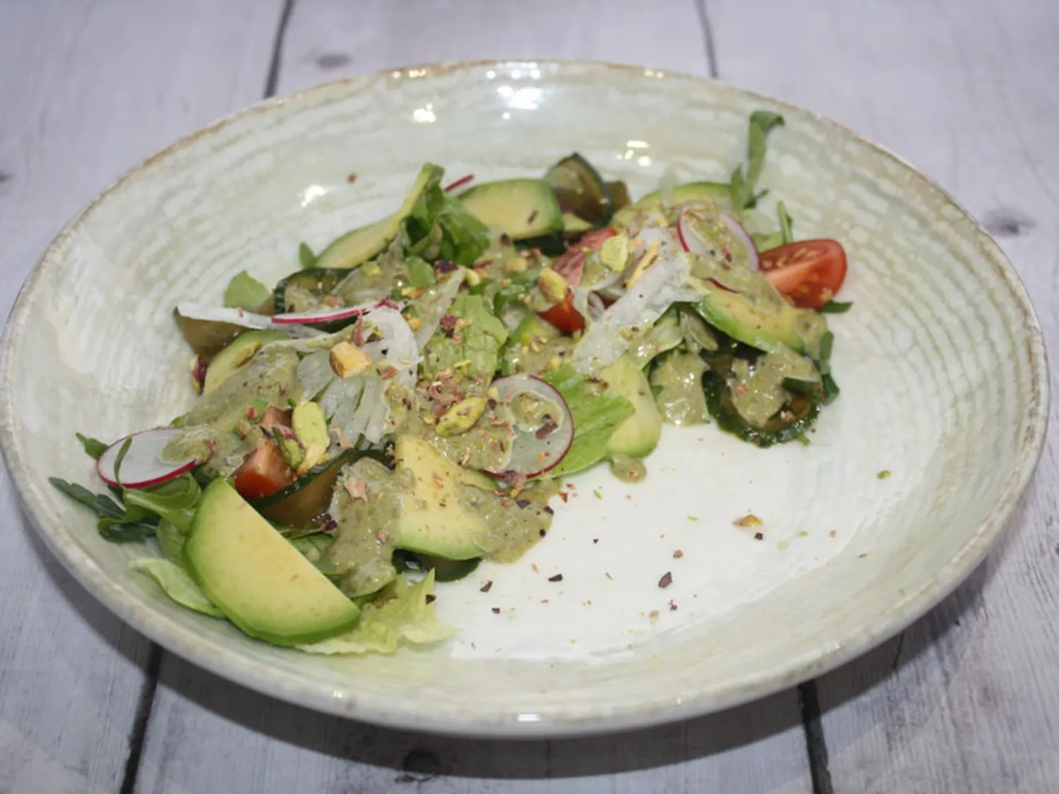 СЭКО - Салат с авокадо и фисташкой